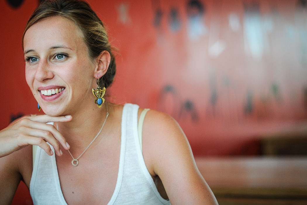 Portrait photo de la nageuse française Léna Bousquin