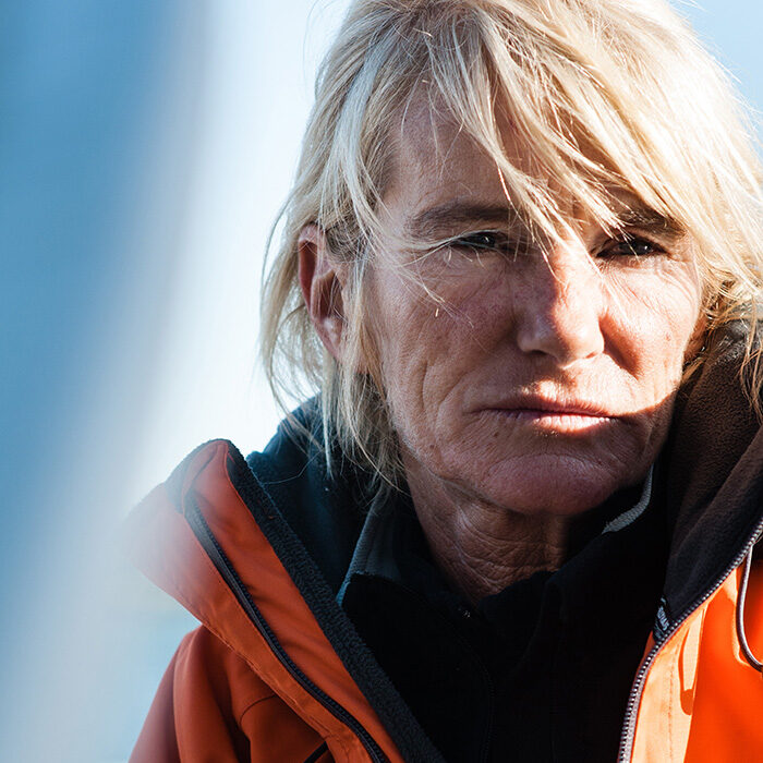 Anne Caseneuve nous accueille à bord de son trimaran ANEO pour une séance photo