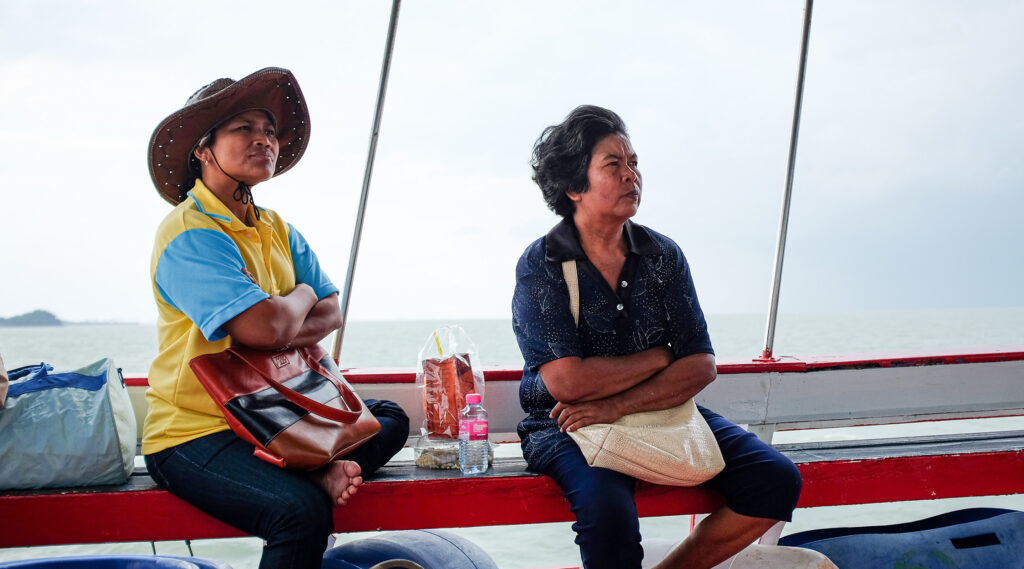 Deux thaïlandaise sur un bateau