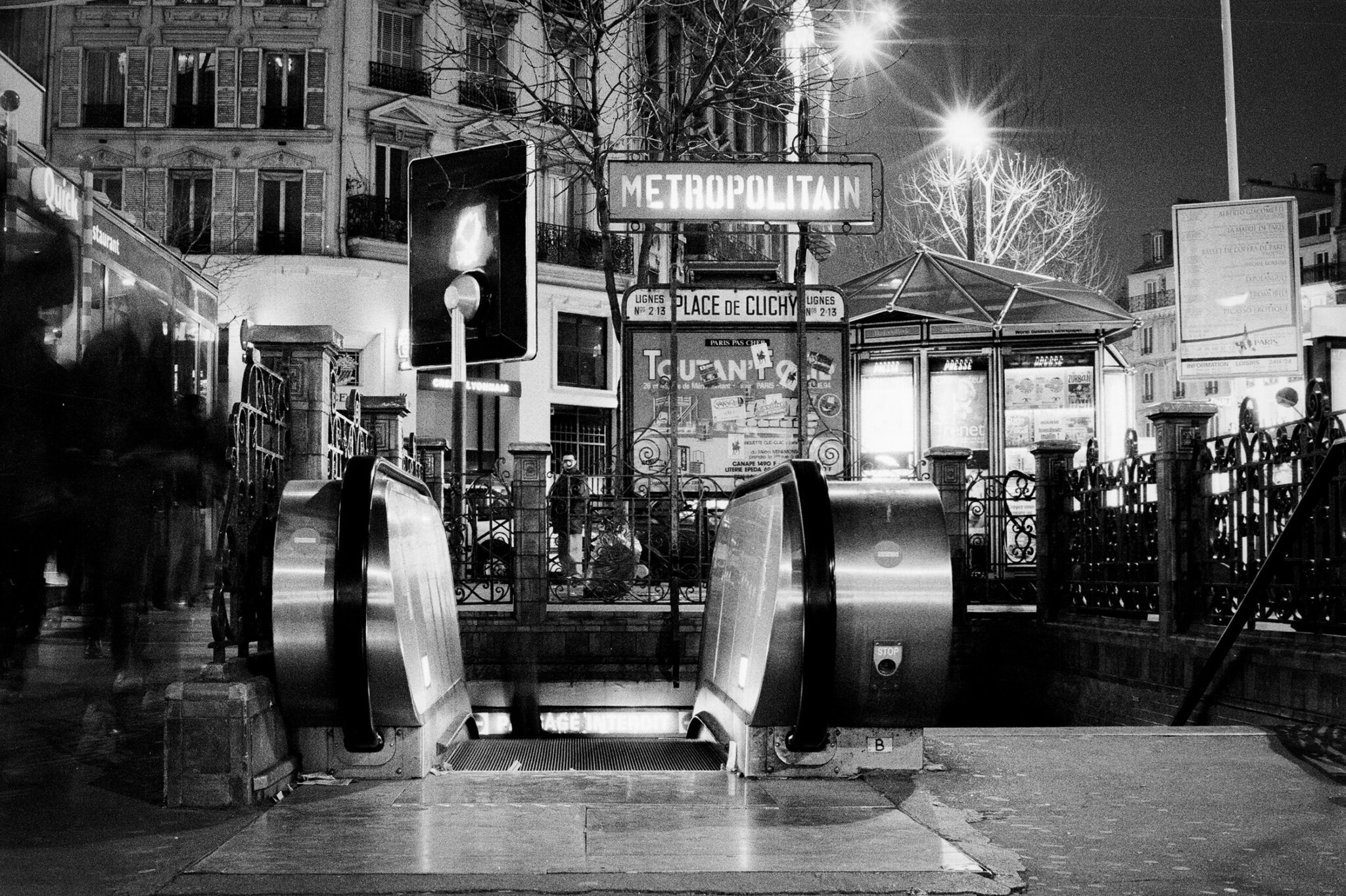 Métro place Clichy à Paris