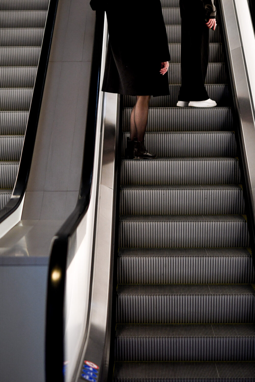 Les jambes dans l'escalier