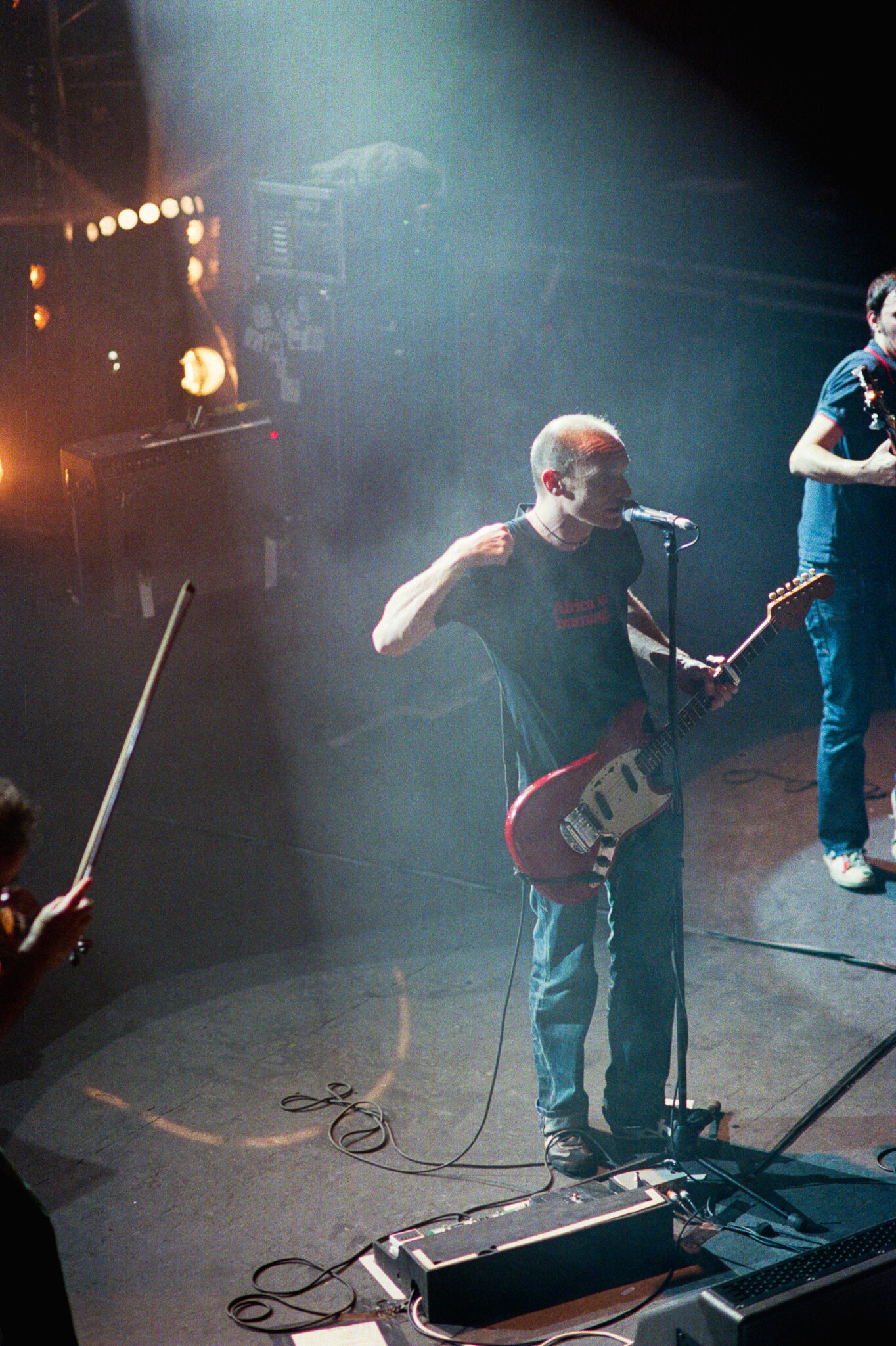 Gaetan à la guitare Louise Attaque