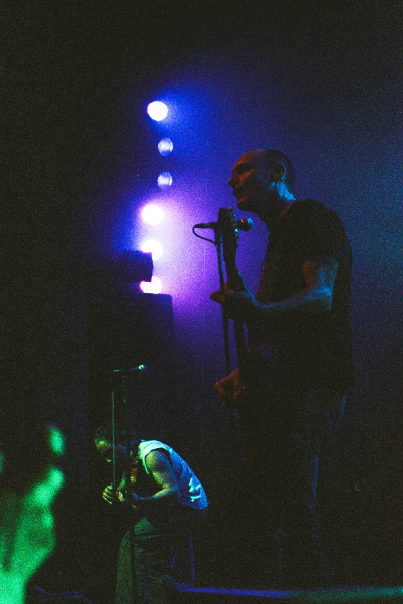Arnaud Samuel au violon et Gaetan Roussel des Louise Attaque